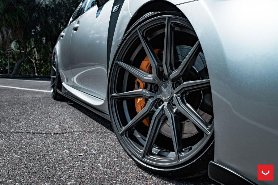 Детали экстерьера Lexus GS F on Vossen Wheels (HF-3) 2019 года  (фото 21 из 31)